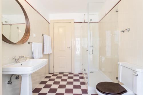 a bathroom with a sink toilet and a shower at Príncipe Real Guest House in Lisbon