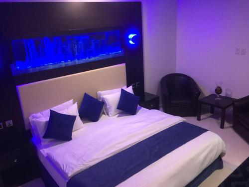 Кровать или кровати в номере Holiday Furnished Units