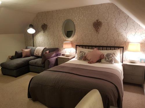 A bed or beds in a room at Westcot 