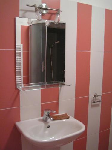 a bathroom with a sink and a mirror at Kaštieľ Biela Dáma a Čierny Rytier in Krompachy