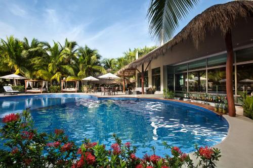 A piscina localizada em El Dorado Maroma Catamarán, Cenote & More Inclusive ou nos arredores