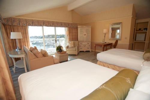 Anchor In Hotel - Hyannis, MAにあるベッド