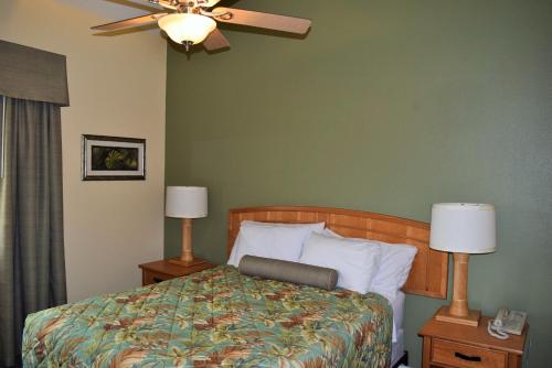 a bedroom with a bed and a ceiling fan at Multi Resorts at Aquamarine Villas in Oceanside