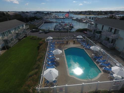 Anchor In Hotel - Hyannis, MAの敷地内または近くにあるプール