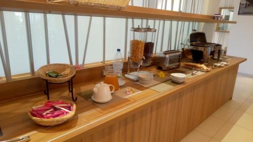 Comida en o cerca de este apartahotel