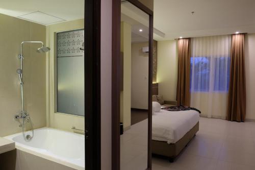 Bilik mandi di Nevada Ketapang Hotel