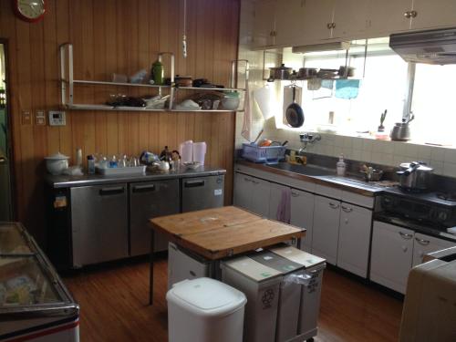 Kuchyň nebo kuchyňský kout v ubytování Okinawa Hostel Yanbaru Fukuro