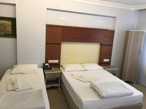 Ένα ή περισσότερα κρεβάτια σε δωμάτιο στο Sakran Hotel