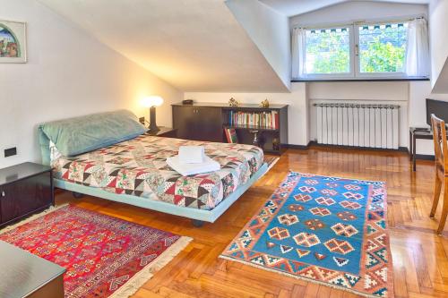 a bedroom with a bed and a rug at Villa HELVEZIA in Levanto