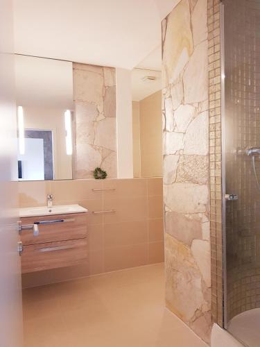 a bathroom with a shower and a sink at Villa Sandrose in Nideggen