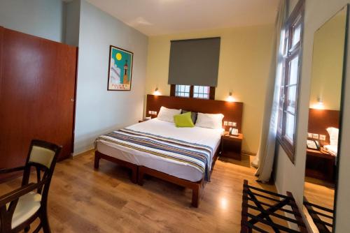 Un pat sau paturi într-o cameră la Villa Nazareth B&B