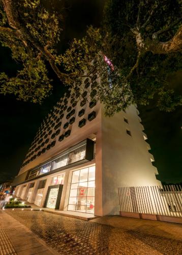 El edificio en el que está el hotel