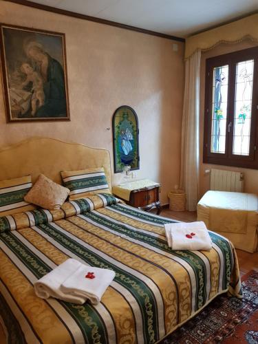 a bedroom with two beds with towels on them at Gli Angeli in Venice