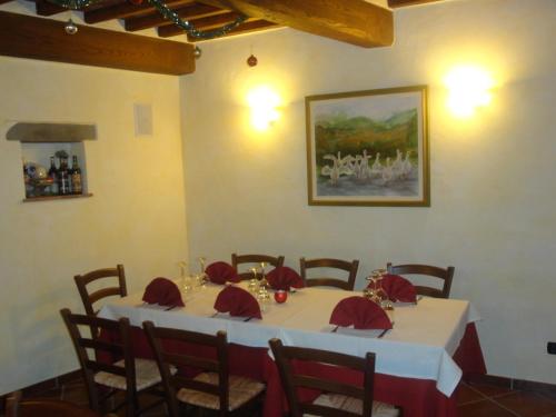 a table with red napkins on it in a room at Casale l'Antico Carro in Cortona