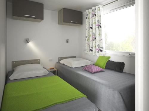 Ένα ή περισσότερα κρεβάτια σε δωμάτιο στο L'Eden Vacances