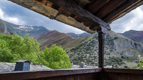 Pogled na planine ili pogled na planine iz ladanjskih kuća