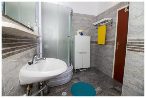 a bathroom with a sink and a shower at Apartment Mona Lisa in Mokošica