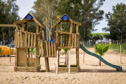Camping Playa Taray tesisinde çocuk oyun alanı