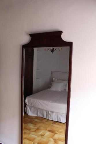a mirror reflection of a bed in a bedroom at Rectoria 6 in Valldemossa