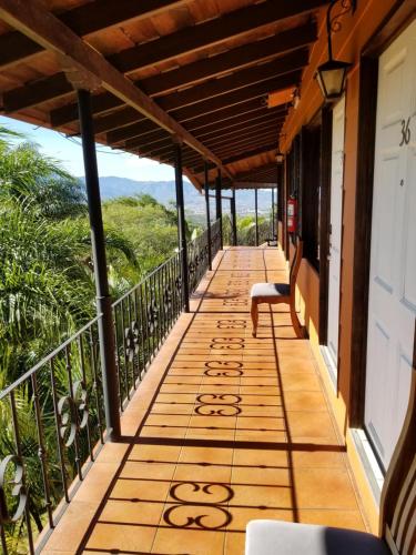 a balcony with a view of the ocean at Hotel Monte Campana Heredia in Birrí