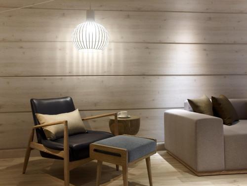 a living room with a chair and a couch at Discovery Hotel in Magong