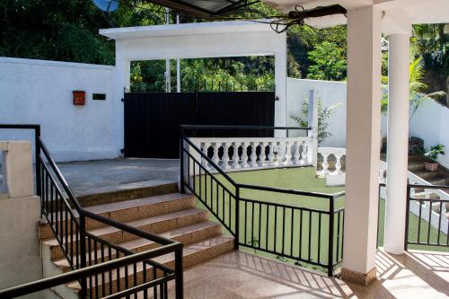 Κήπος έξω από το Kandyan Fo Rest