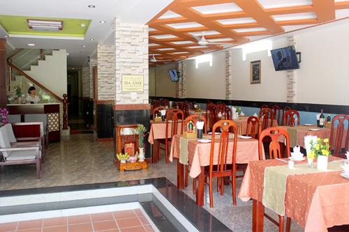 Un restaurante o sitio para comer en Ha Anh Hotel - Mui Ne