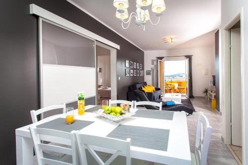 Two Bedroom Apartment with Sea View & Balcony