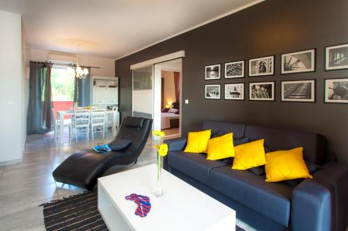 Two Bedroom Apartment with Sea View & Balcony