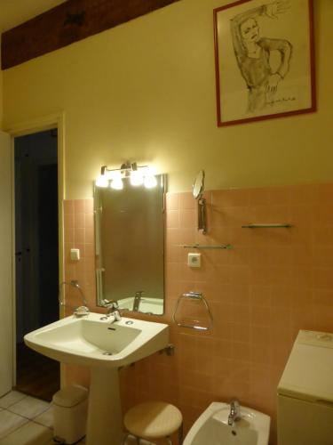 a bathroom with a sink and a toilet at Michelet in Collioure