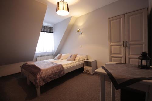 a small bedroom with a bed and a window at Dom Wypoczynkowy u Czerników in Białka Tatrzanska