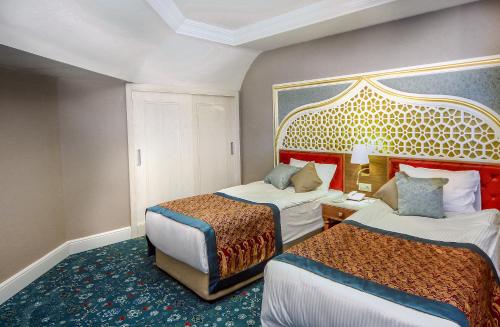 Ένα ή περισσότερα κρεβάτια σε δωμάτιο στο Royal Taj Mahal Hotel