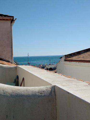 Ein allgemeiner Meerblick oder ein Meerblick von des Hotels aus