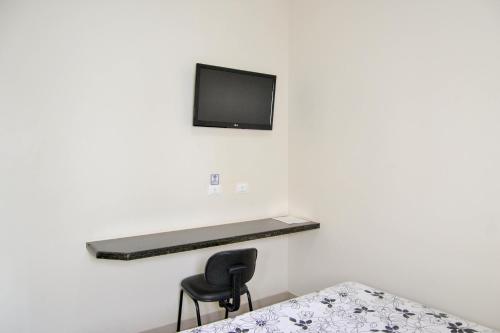 Televisyen dan/atau pusat hiburan di Hotel Almanara
