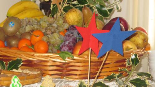 a basket of fruit with stars on top of it at B&B Macchia d'Olmo in Capaccio-Paestum