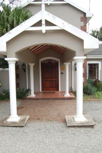 Fachada o entrada de Maple Manor