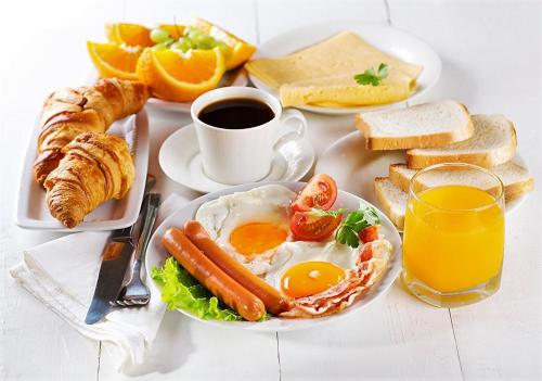 Opciones de desayuno disponibles en Hayali Suites Hotel