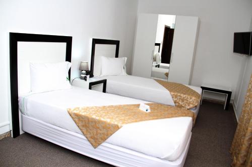 Ein Bett oder Betten in einem Zimmer der Unterkunft SH Boutique Hotel