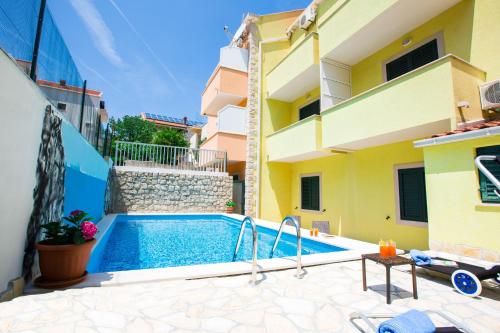 Sunrise Apartments 2