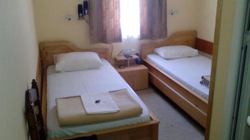 a small room with two beds and a window at SOBE za izdavanje BLEF in Ovčar Banja