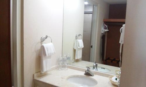 Koupelna v ubytování Balaju Hotel & Suites