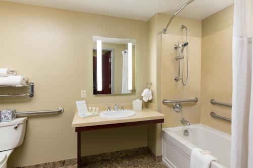 A bathroom at Staybridge Suites-Las Vegas
