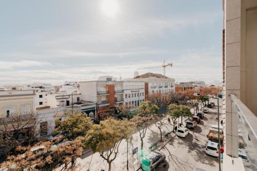 a view of a city street with cars and buildings at Casa da Avenida in Olhão