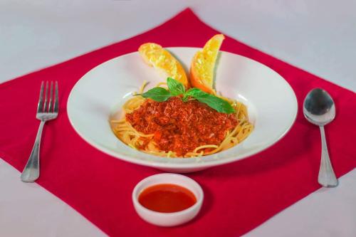 Makanan di atau berdekatan hotel