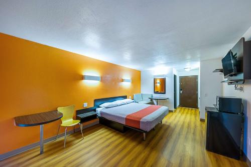 Μια τηλεόραση ή/και κέντρο ψυχαγωγίας στο Motel 6-Amarillo, TX