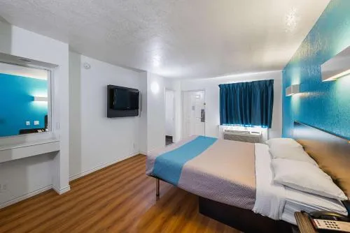 Motel 6-Grand Prairie, TX - Interstate 30 in Arlington