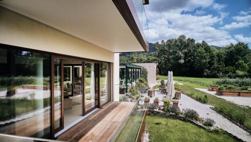 a house with a balcony with a view of a garden at Seehotel Restaurant Lackner in Mondsee