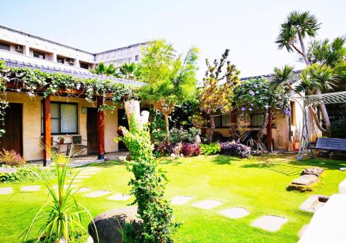 a garden in front of a building at Borabora B&B in Nanwan