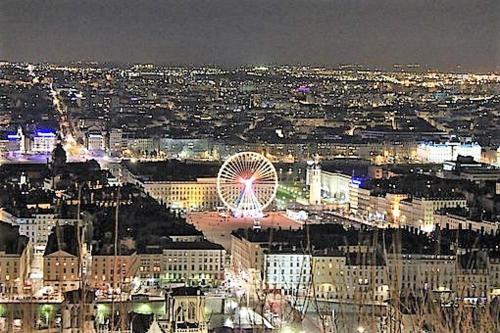 Γενική άποψη της πόλης Λυών ή θέα της πόλης από  αυτό το διαμέρισμα