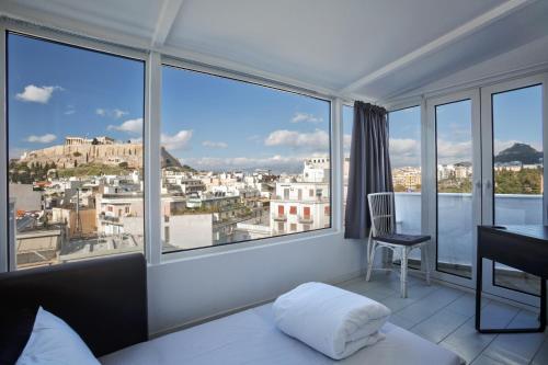 Postel nebo postele na pokoji v ubytování Bright Apartment with Stunning Acropolis Views! SG5